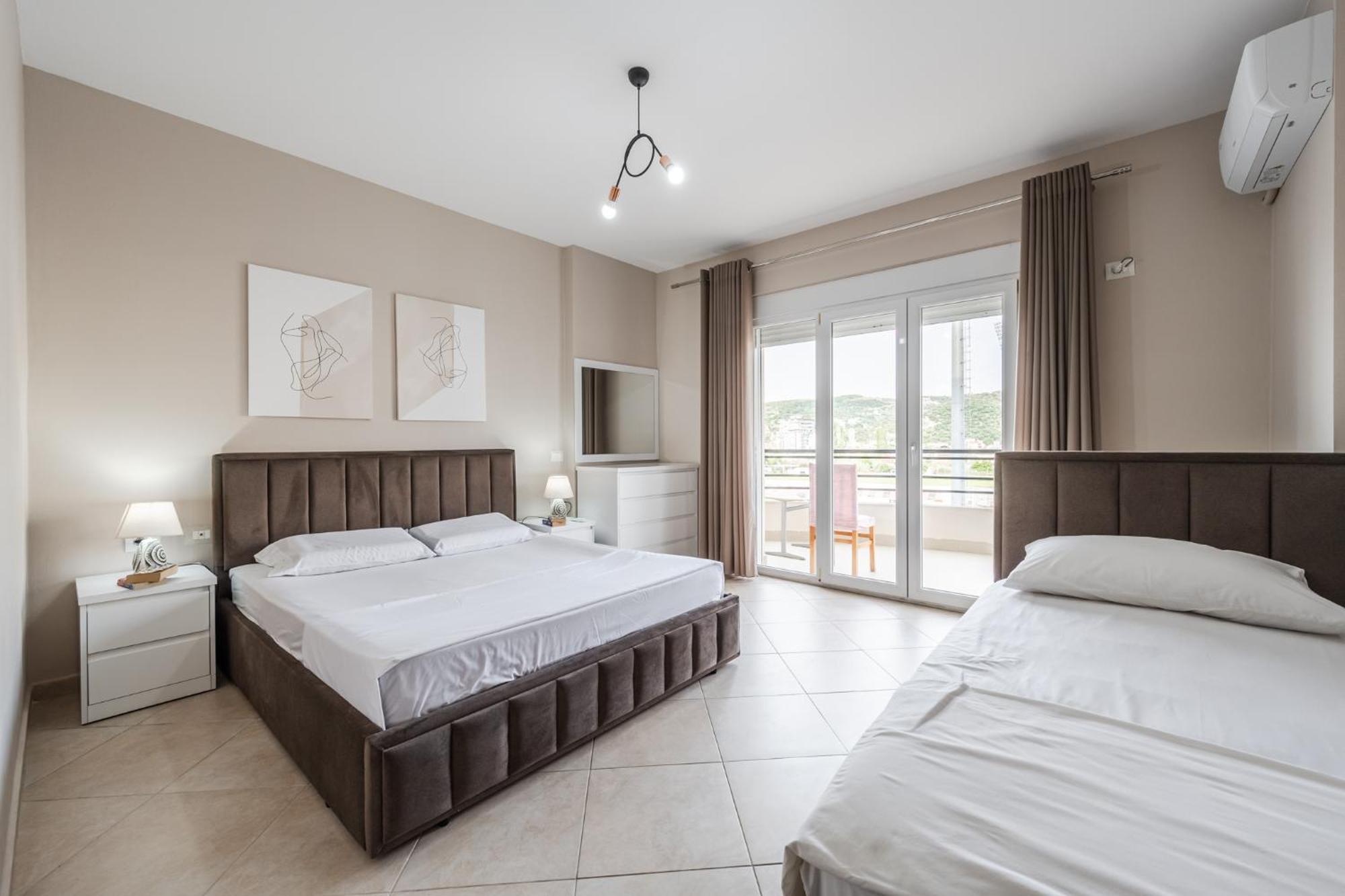City Center Apartments By Kondo Stays Vlorë Exteriör bild