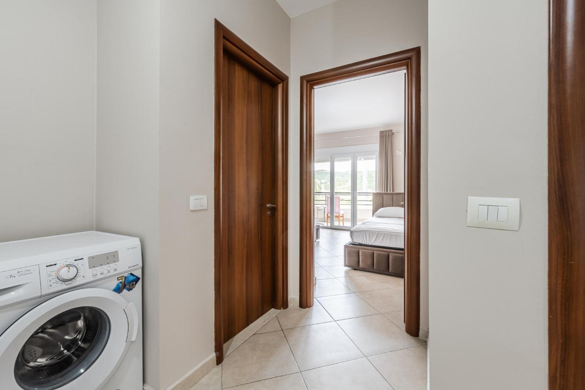 City Center Apartments By Kondo Stays Vlorë Exteriör bild